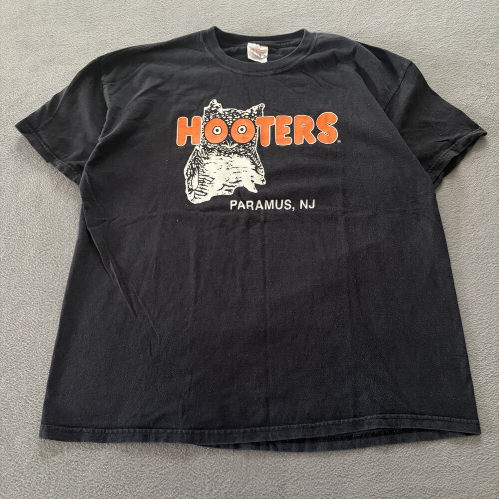 Vintage Hooters Paramus NJ Big Sky Country T-Shirt Mens XL Black Graphic